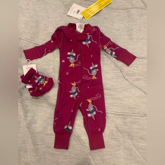 NWT Hanna Andersson Newborn girl onesie & matching socks - Picture 1 of 3